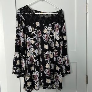 Lee Bell Sleeve Floral top 3x